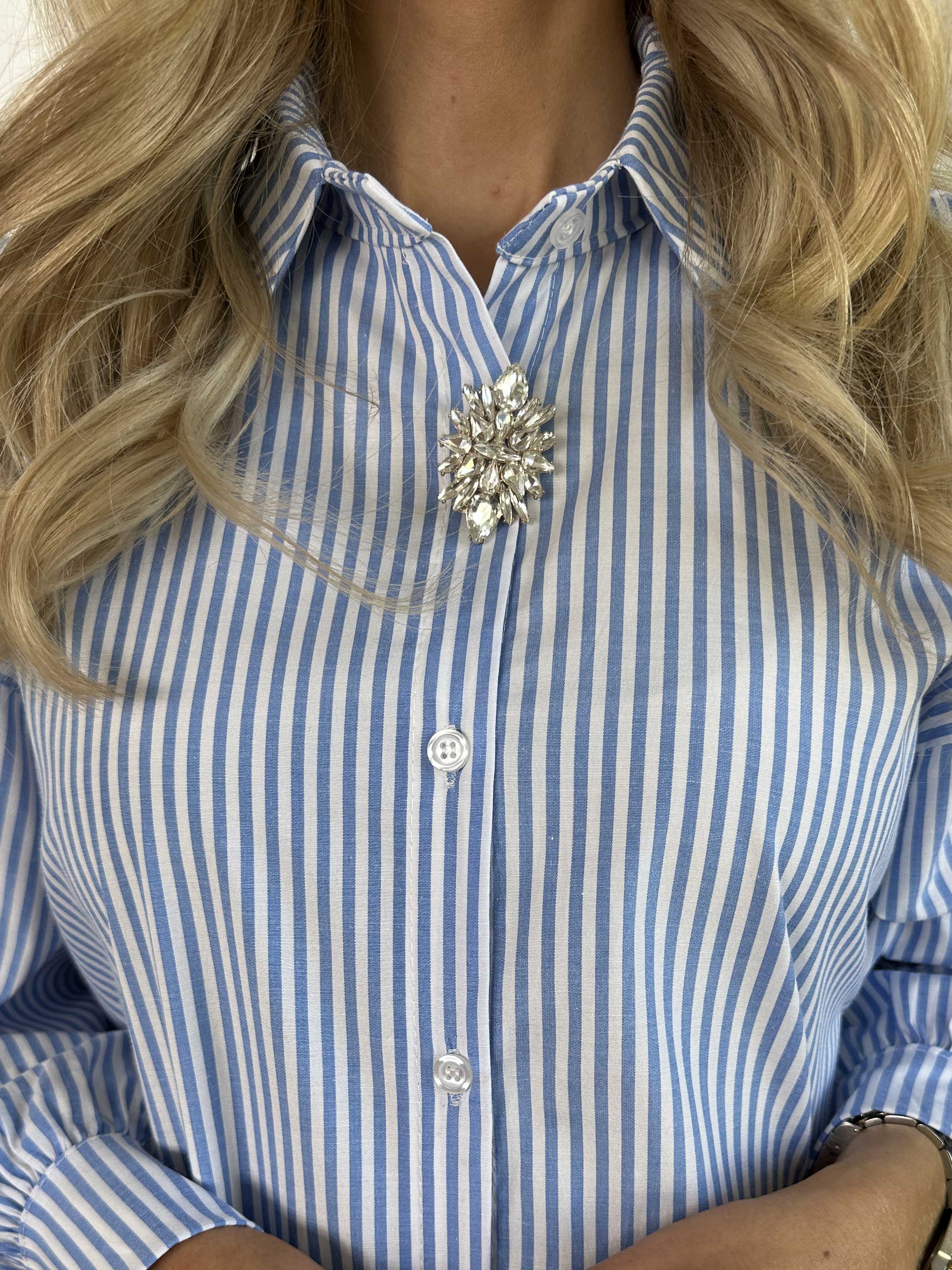 Raizal - Lång randig skjortklänning i viskos med brosch